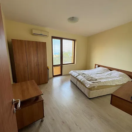 Riviera Sea Golden Sands Apartment